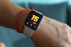 Smart Watches: The Pulse of Senior Health Monitoring